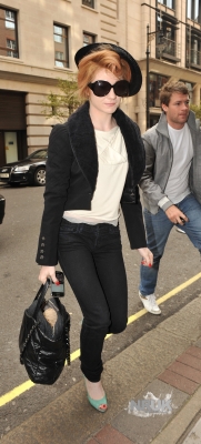Nicola_Roberts_and_Charlie_entering_the_Mayfair_Hotel_190909_1.jpg