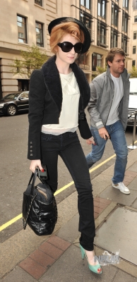 Nicola_Roberts_and_Charlie_entering_the_Mayfair_Hotel_190909_4.jpg