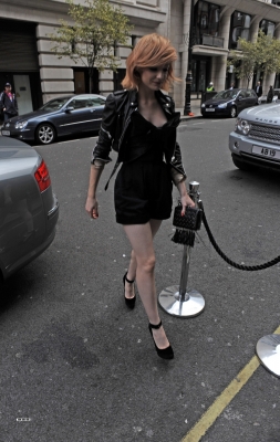 Nicola_Roberts_leaves_Mayfair_hotel_200909_27.jpg