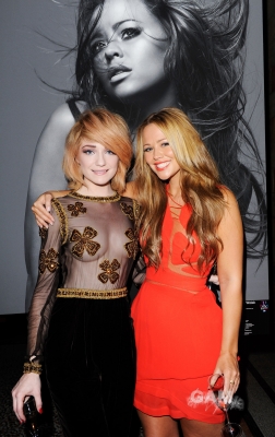 Kimberley_and_Nicola_attend_the_30_Days_Of_Fashion__Beauty_Gala_210909_3.jpg