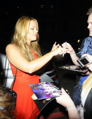Kimberly_Walsh_leaving_30_Days_of_Fashion_and_Beauty_Gala_210909_5.jpg
