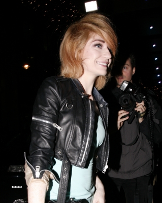 Nicola_Roberts_leaves_Mayfair_Hotel_in_the_morning_210909_29.jpg