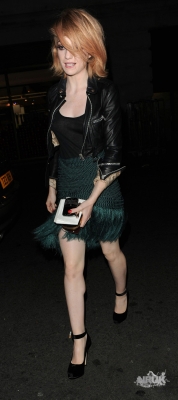 Nicola_Robrets_leaving_Claridges_after_the_Mulberry_party_200909_1.jpg