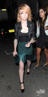 Nicola_Robrets_leaving_Claridges_after_the_Mulberry_party_200909_10.jpg