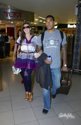 Nadine_Coyle_and_Jason_Bell_at_Heathrow_airport_230909_14.jpg