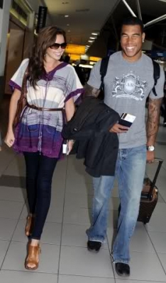 Nadine_Coyle_and_Jason_Bell_at_Heathrow_airport_23_09_09_282029.jpg