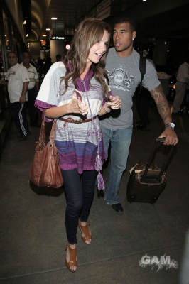Nadine_Coyle_and_Jason_Bell_at_LAX_airport_230909_78.jpg