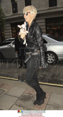 Sarah_and_Kimberley_seen_going_into_a_London_Hotel_130209_282129.jpg