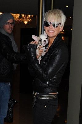 Sarah_and_Kimberley_seen_going_into_a_London_Hotel_130209_28529.jpg
