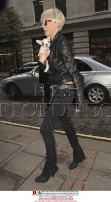 Sarah_and_Kimberley_seen_going_into_a_London_Hotel_seperate_130209_1.jpg