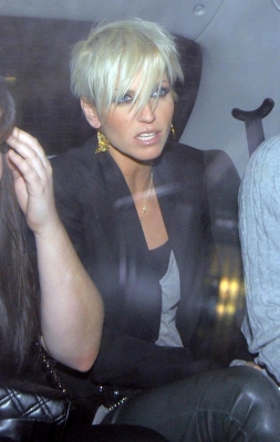 Sarah_and_Tom_leaving_the_Ivy_restaurant_240209_281329.jpg