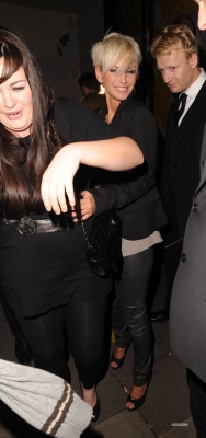 Sarah_and_Tom_leaving_the_Ivy_restaurant_240209_283229.jpg