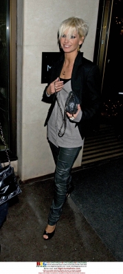 Sarah_and_Tom_leaving_the_Ivy_restaurant_240209_283529.jpg