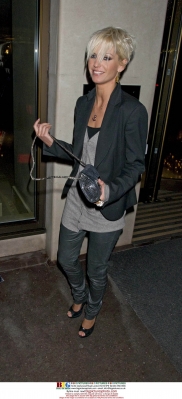 Sarah_and_Tom_leaving_the_Ivy_restaurant_240209_283729.jpg