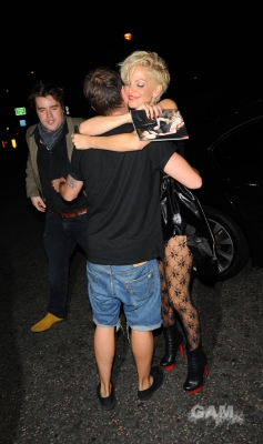 Sarah_Harding_leaving_Whisky_Mist_club_200909_34.jpg