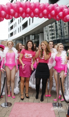 Kimberley_Walsh_at_the_Breast_Cancer_Haven_High_Heel-a-thon_270909_18.jpg