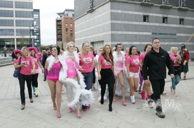 Kimberley_Walsh_at_the_Breast_Cancer_Haven_High_Heel-a-thon_270909_21.jpg