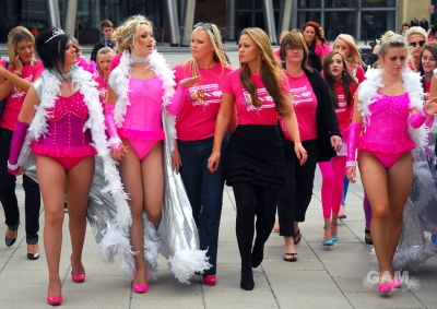 Kimberley_Walsh_at_the_Breast_Cancer_Haven_High_Heel-a-thon_270909_59.jpg