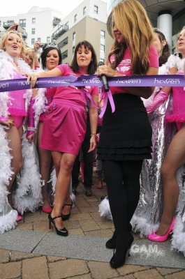 Kimberley_Walsh_at_the_Breast_Cancer_Haven_High_Heel-a-thon_270909_71.jpg