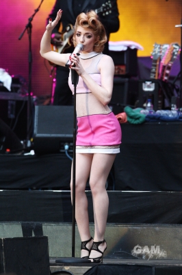 Girls_Aloud_perform_at_Wembley_Stadium_-_Day_Two_190909_108.jpg