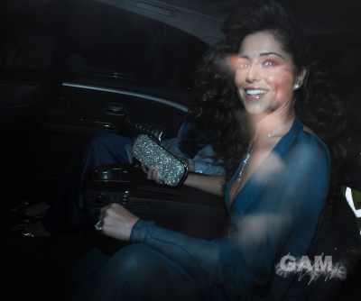 Cheryl_Cole_arrives_at_Simon_Cowells_birthday_party_031009_100.jpg