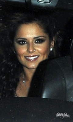 Cheryl_Cole_arrives_at_Simon_Cowells_birthday_party_031009_76.jpg