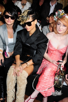 Nicola_Roberts_at_the_Christian_Dior_show_at_Paris_Fashion_Week_021009_3.jpg