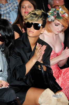 Nicola_Roberts_at_the_Christian_Dior_show_at_Paris_Fashion_Week_021009_4.jpg