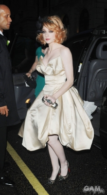 Girls_Aloud_arriving_at_the_Pride_of_Britain_Awards_051009_260.jpg