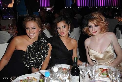 Girls_Aloud_arriving_at_the_Pride_of_Britain_Awards_051009_271.jpg