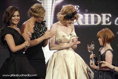 Girls_Aloud_arriving_at_the_Pride_of_Britain_Awards_051009_273.jpg