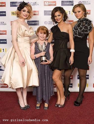 Girls_Aloud_arriving_at_the_Pride_of_Britain_Awards_051009_280.jpg