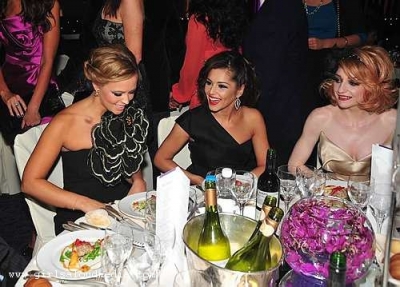 Girls_Aloud_arriving_at_the_Pride_of_Britain_Awards_051009_282.jpg
