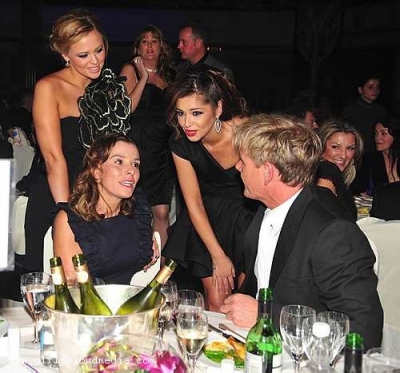 Girls_Aloud_arriving_at_the_Pride_of_Britain_Awards_051009_285.jpg