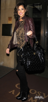 Girls_Aloud_leaving_the_Daily_Mirrors_Pride_of_Britain_awards_051009_48.jpg