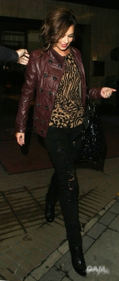 Girls_Aloud_leaving_the_Daily_Mirrors_Pride_of_Britain_awards_051009_54.jpg