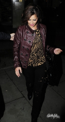 Girls_Aloud_leaving_the_Daily_Mirrors_Pride_of_Britain_awards_051009_64.jpg