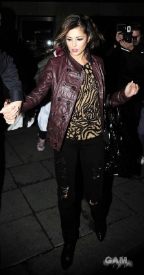 Girls_Aloud_leaving_the_Daily_Mirrors_Pride_of_Britain_awards_051009_65.jpg