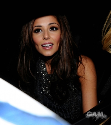 Cheryl_Cole_seen_leaving_a_studio_in_London_081009_3.jpg
