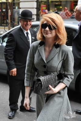 Nicola_Roberts_leaving_the_Mayfair_hotel_091009_10.jpg