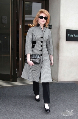 Nicola_Roberts_leaving_the_Mayfair_hotel_091009_2.jpg
