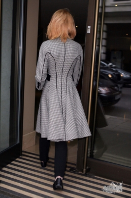 Nicola_Roberts_leaving_the_Mayfair_hotel_091009_6.jpg