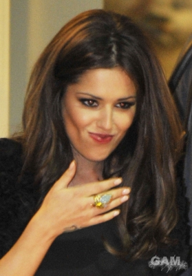 Cheryl_Kimberley_and_Nicola_leaving_X_Factor_studios_111009_18.jpg