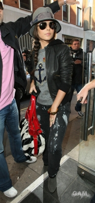 Cheryl_Cole_arriving_at_Radio_One_13_10_09_2821929.jpg