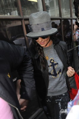 Cheryl_Cole_arriving_at_Radio_One_13_10_09_2822629.jpg