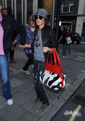 Cheryl_Cole_arriving_at_Radio_One_13_10_09_2823229.jpg