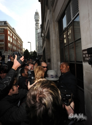 Cheryl_Cole_arriving_at_Radio_One_13_10_09_2826029.jpg