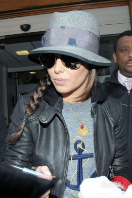 Cheryl_Cole_leaving_Radio_1_in_London_131009_107.jpg
