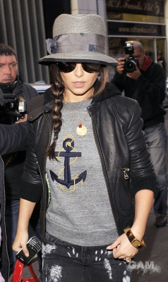 Cheryl_Cole_leaving_Radio_1_in_London_131009_121.jpg
