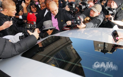 Cheryl_Cole_leaving_Radio_1_in_London_131009_128.jpg